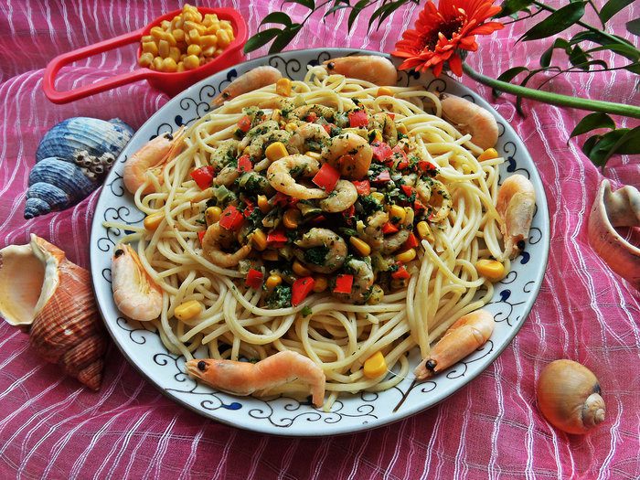 Соте из креветок со шпинатом к пасте