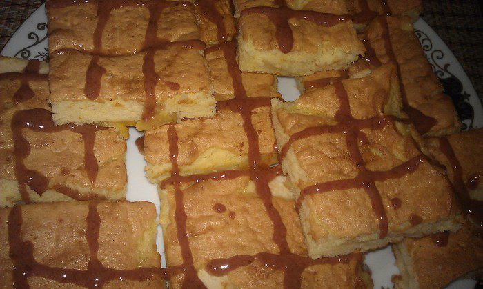 Пирог с яблоками и персиками