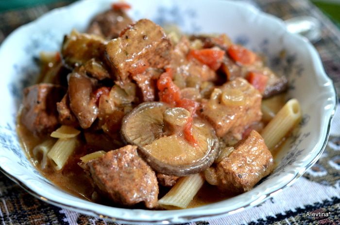 Свинина с паприкой и грибами шиитаке