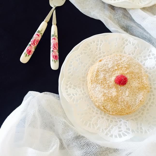 Слоеное медовое пирожное