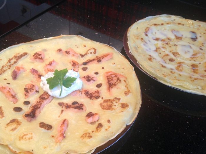 Блины с припеком с форелью и с яблоком