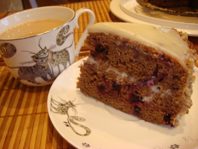 Пирог шоколадный с черной смородиной на основе кабачка