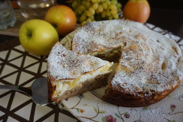 Творожный пирог с яблоками