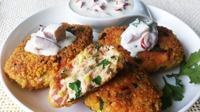 Котлетки из лосося с томатным соусом