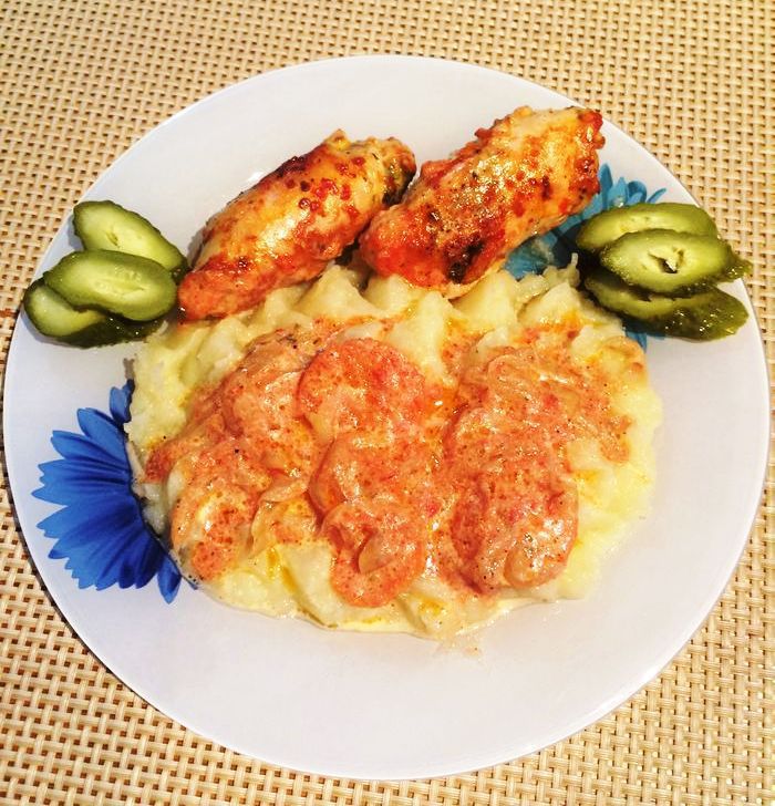 Куриные рулетики в томатно-сливочном соусе
