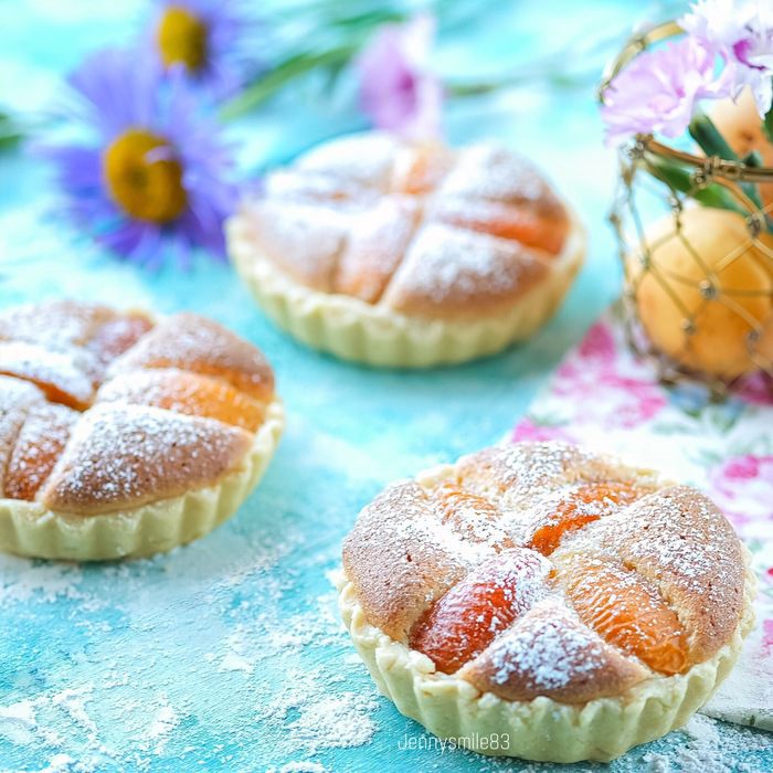 Тарталетки с франжипаном и абрикосами