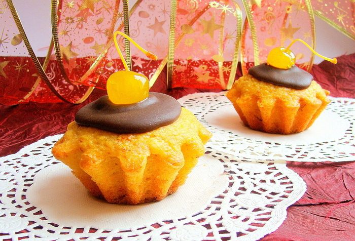 Мандариново-шафрановые кексы с шоколадной глазурью (постные)