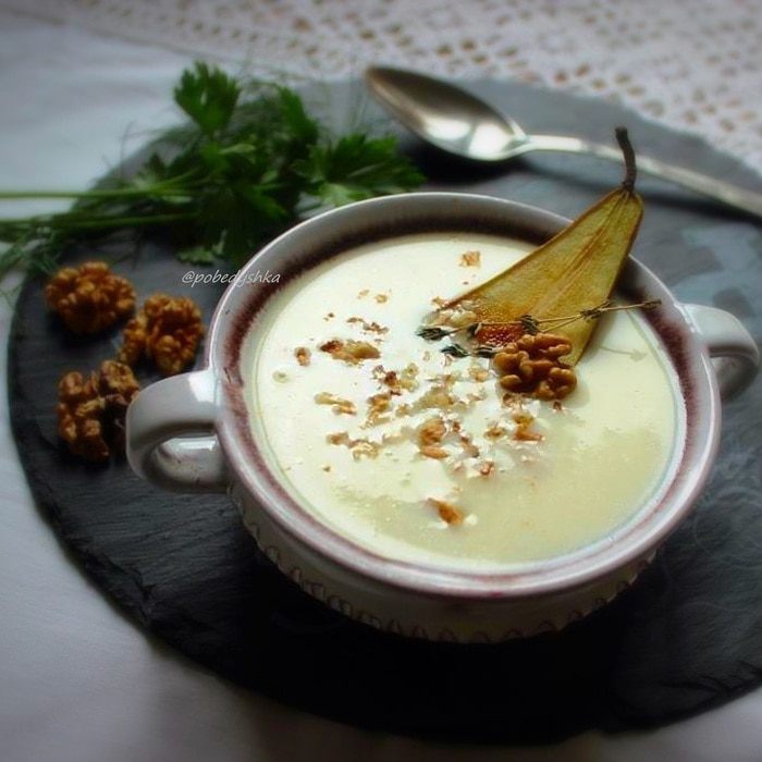 Сырный суп с грушей и грецкими орехами