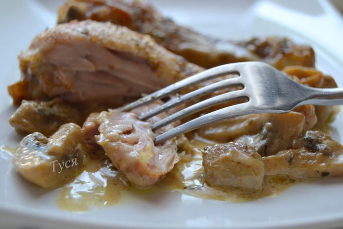 Куриные голени с шампиньонами в горчичном соусе