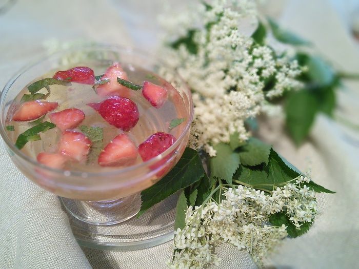 Клубничный Bowle  "розовый Hugo" 