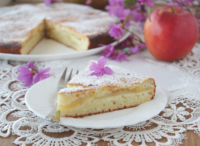 Пирог с творогом и яблоками