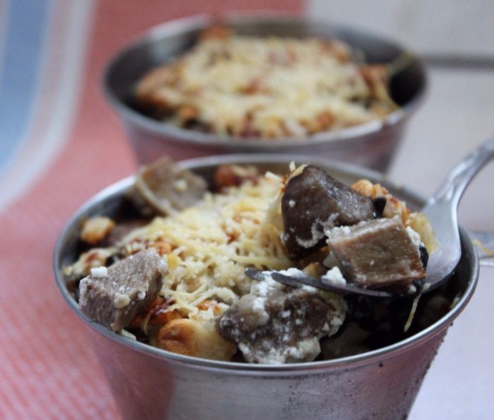 Говяжий язык с белыми грибами в сметанно-ореховом соусе