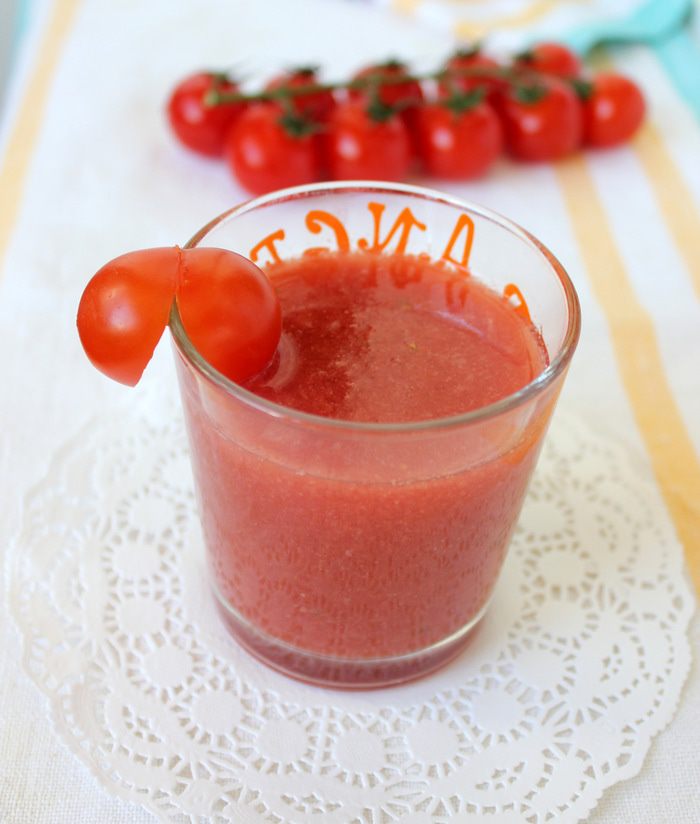  Томатно-вишневый гаспачо в стаканах 