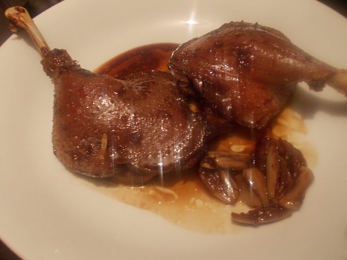 Утиные ножки, маринованные в соевом соусе с чесноком и лимоном