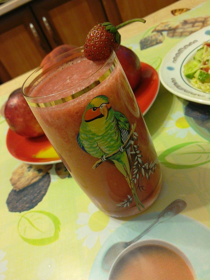 Арбузно-клубничный смузи