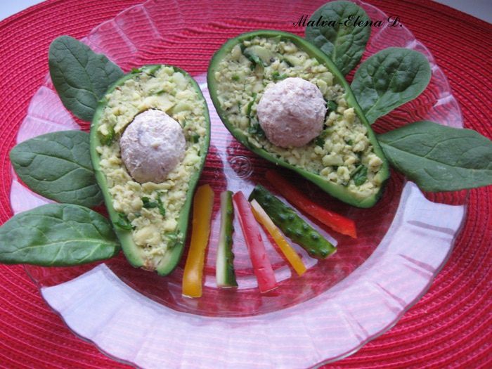 Авокадо с тунцом и сливочным сыром