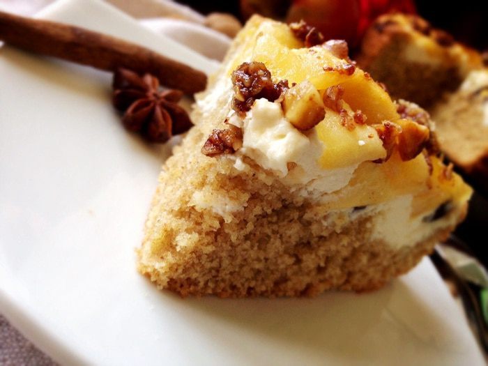 Творожно-яблочный пирог с гранолой