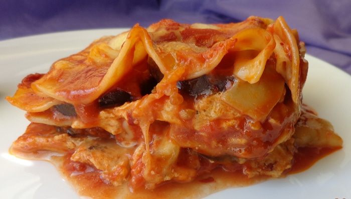 Лазанья с баклажанами, рикоттой и моцареллой