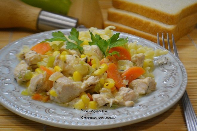 Куриная грудка с овощами в сливочном соусе