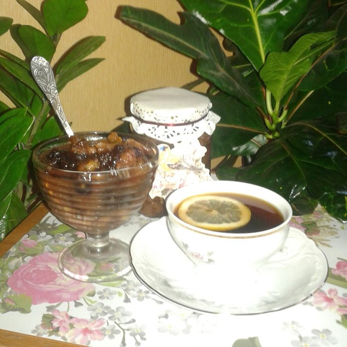 Грушевое варенье с грецкими орехами и черносливом