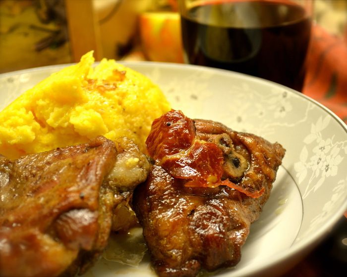 Жаркое из козлика с полентой (Arrosto di capretto con la polenta)