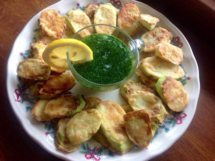 Жареные кабачки с лимонно-чесночной заправкой