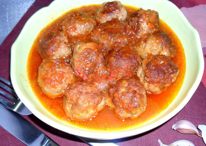 Тефтели по-домашнему с шалфеем в томатном соусе