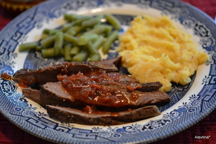 Говядина в красном винном соусе