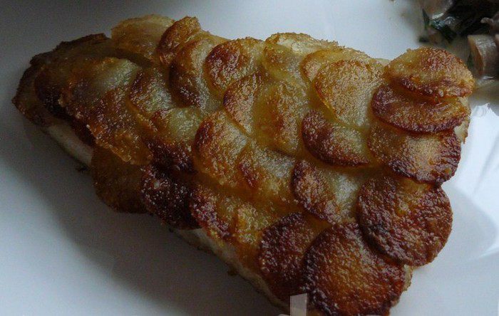 Лосось с "Картофельной чешуей" 