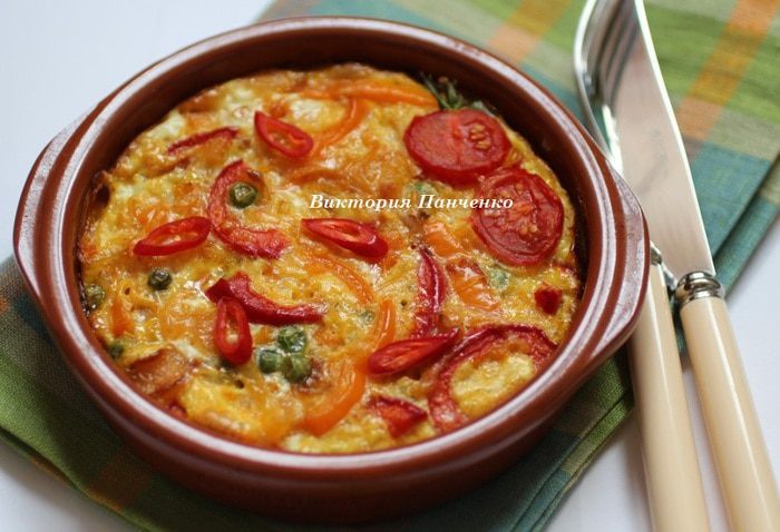 Фриттата с болгарским перцем, зеленым горошком  и луком-пореем