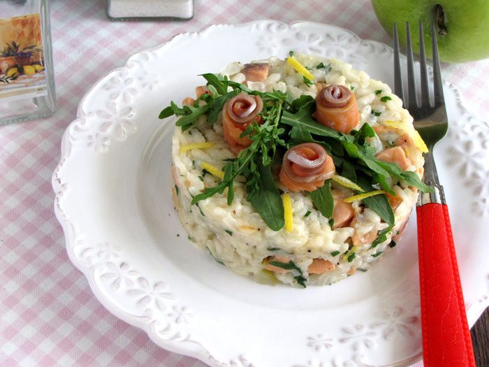 Яблочное ризотто с копченым лососем