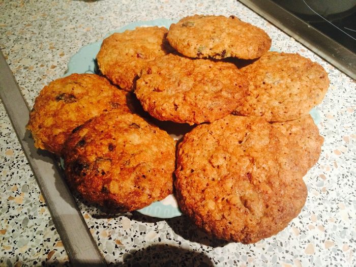 Овсяное печенье с изюмом и шоколадом