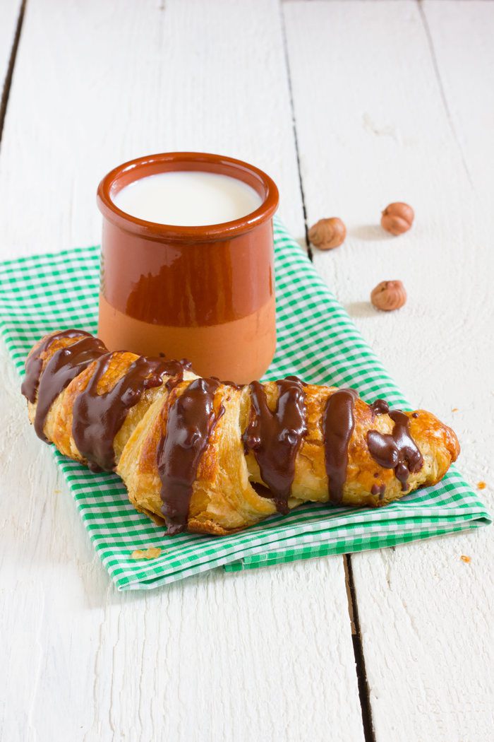 Круассаны с шоколадной глазурью