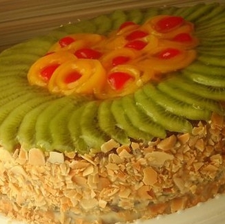 медовик с киви и бананом 