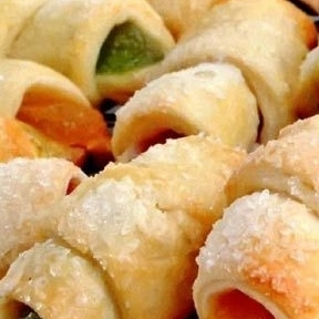 Рогалики с разноцветным мармеладом